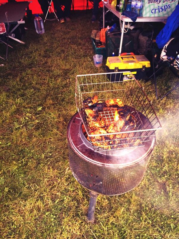 barryjames_m's tweet photo. Carry the dinner back to the pits and straight on the #fire #motocross #BBQ #racing #motox @sullykarl @SeananOR http://t.co/MycHRx0Jal