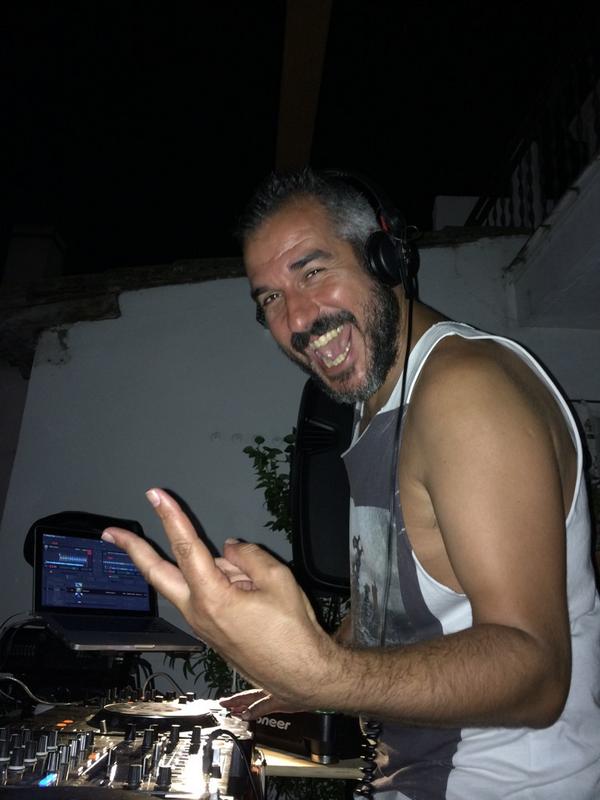 BarLaPlazuela's tweet photo. Desde@BarLaPlazuela sólo podemos decir...GRACIAS!!! A @oscarderivera @edusabanah y a todos vosotros!!#DiscoZoomola!! http://t.co/QDE5eVtg2P
