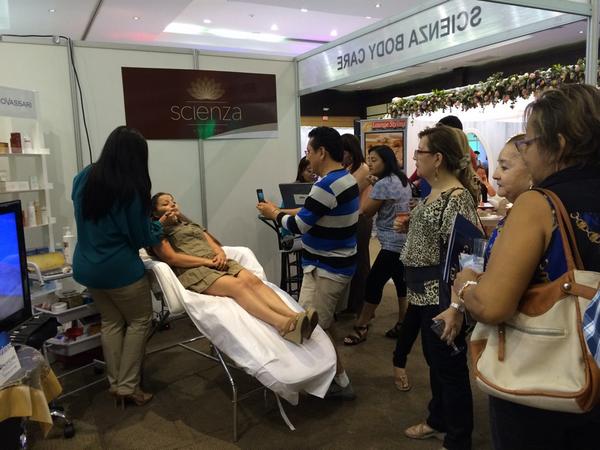 scienzabodycare's tweet photo. Maquillando @ExpoSocialite http://t.co/HlAhmoZQMB