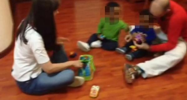 antena3com's tweet photo. 2 parejas españolas deben devolver a sus hijos adoptados en Etiopía por problemas burocráticos http://t.co/wHhZZ79tvf http://t.co/mhznWsw1eD