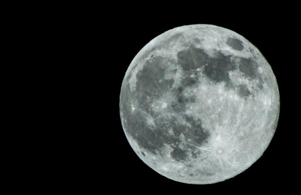 kestelo_joshi's tweet photo. Super Luna desde El Médano @Tenerife_Ocio @playadelatejita @tenerifeapp @tenerifemola @ChiringPirata @AEMET_Esp @ http://t.co/IfZxSvGarW