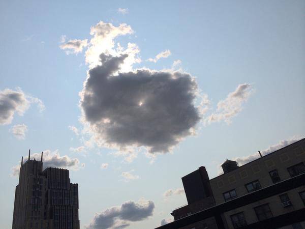 RichardSmullen's tweet photo. There is a big elephant flying over Manhattan http://t.co/KkJrn1yz4Y