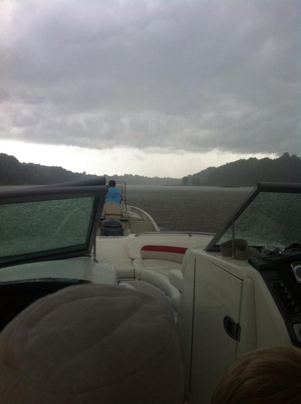 bscott876's tweet photo. Towed back in a rain storm http://t.co/1Z2yY2ykxs