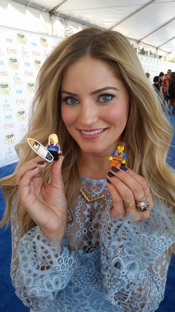 Entertainment Tonight on Twitter: "Let's get #TeenChoiceAwards on w/  @ijustine! Look she has a #Lego for @prattprattpratt too #ETnow  http://t.co/JH9VHiL9sr" / Twitter