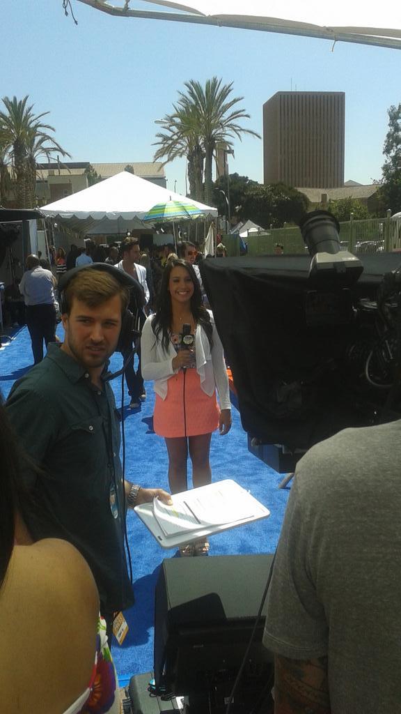 twistmag's tweet photo. @AlexSchiffman is doing an amazing job hosting our live #j14atteenchoice social media stream! http://t.co/w2gvAhOekS