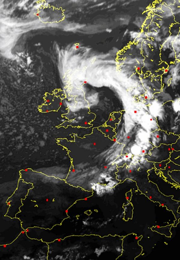 WindyWilson88's tweet photo. Windy says she's no for budging like #Bertha #TorrentialRain #StormForceWinds #Scotland http://t.co/JhvjisPVEB