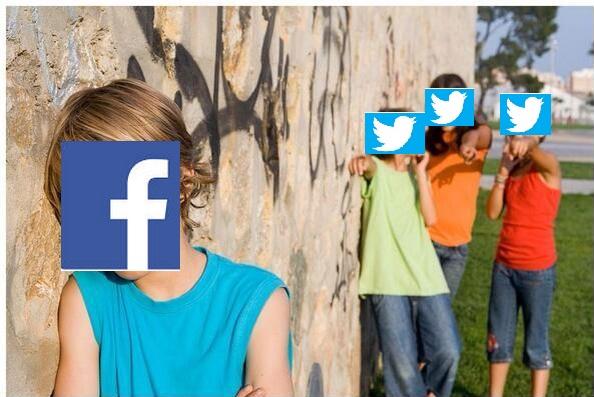 LicDice_'s tweet photo. Miren sigue usando Facebook......JAJAJAJAJAJA http://t.co/RnSsehsN98