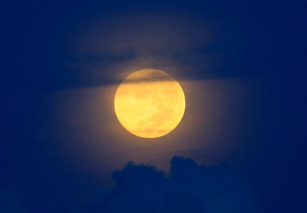 Global_Exc's tweet photo. #FOTOGALERÍA: 20 postales de la 'superluna' de agosto. http://t.co/hTby6QrWLQ http://t.co/m3Cm1ogddy