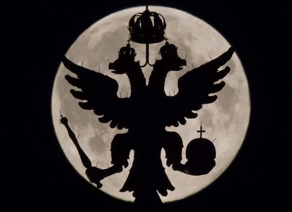Global_Exc's tweet photo. #FOTOGALERÍA: 20 postales de la 'superluna' de agosto. http://t.co/hTby6QrWLQ http://t.co/m3Cm1ogddy