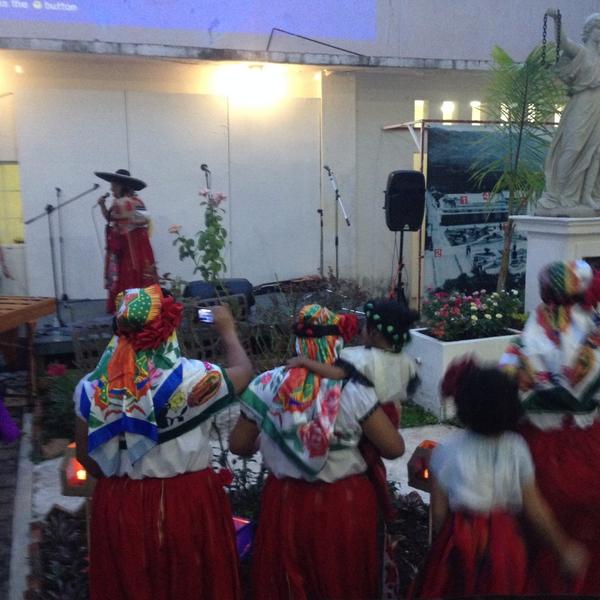 MuseoTGZ's tweet photo. Entonando "Soy buen tuxtleco" http://t.co/sWmhs5SwPc