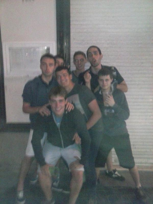 Asiercia's tweet photo. Los txowmans en donosti @urko_18 @jonasti_4 http://t.co/6lUhLvz8bu
