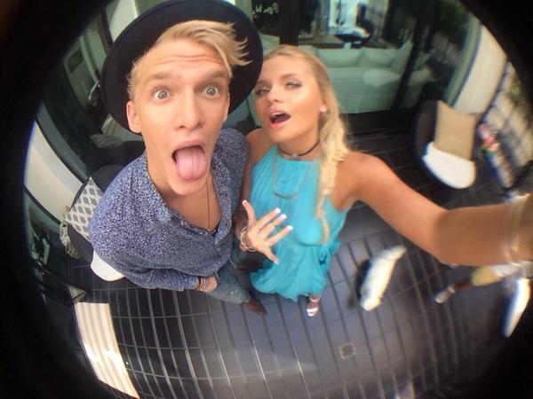 LyricsCodys's tweet image. Cheeky little selfie of @CodySimpson and @allisimpson going to the TCA's @TCAs_2014  😄😄 lookin' good guys!!