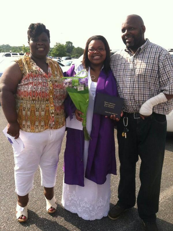 Brenapaige's tweet photo. Mii after graduation c/o 2k14 http://t.co/ls7HsJZOqU