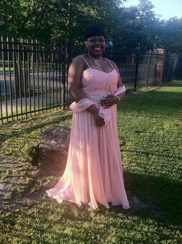 Brenapaige's tweet photo. Mii going to prom 05/3/14 http://t.co/g1froipWP1