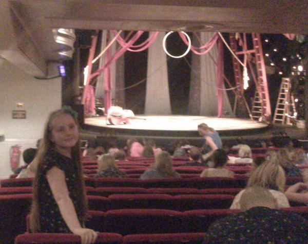 xLISAxSCOTTx's tweet photo. @HettyLive The picture is my daughter just before the show started. We loved the show . Well done to all involved http://t.co/xxbOsBItEQ