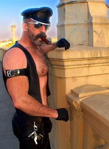 olendeckhaus's tweet photo. #DADDYOFTHEWEEK THIS GUY #CIGARCOP #STACHEMOB #LEATHERDADDY http://t.co/UbQHslUZuO