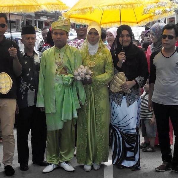 hosneyadnan's tweet photo. Menghadiri mjlis walimatulurus @HaizulMihat ,anggota.@RELA_KUANTAN .smoga kekal hingga keJannah. http://t.co/ufQedtBNfA