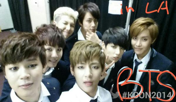 MnetMcountdown's tweet photo. #BTS 다크앤와일드하세요 여러분 #엠카운트다운 2nights in LA Backstage @TwitterMirror #KCON2014 http://t.co/ZVLWLETloQ