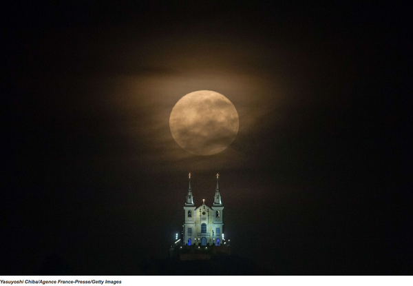cmatiash's tweet photo. Photos capture views of the 'super moon' around the world: http://t.co/RRbJo64pfN http://t.co/GArq6IFcdH