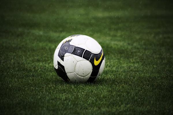 MotivacionesF's tweet photo. El fútbol siempre será la mejor cura para nuestras tristezas. http://t.co/oyGSfVtjAR
