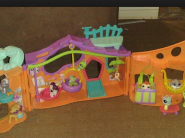 LpsGenie's tweet photo. New lps! And house (sorry I got fake lps) it's form ebay) http://t.co/aPmIMUmZav
