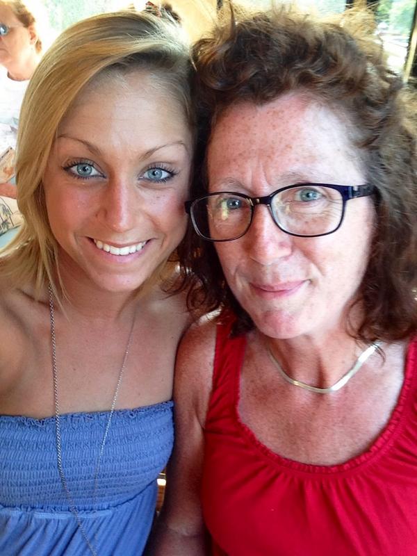 EmilyRaeHodgdon's tweet image. Mother-Daughter time in Wells #billyschowderhouse #beaches #Maine