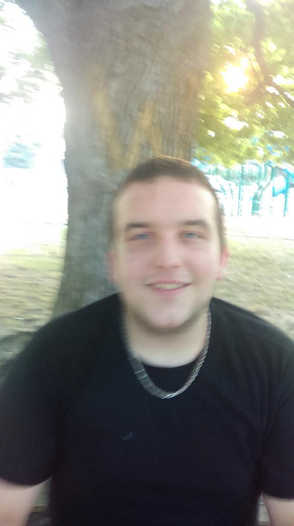 BeazyForever's tweet photo. Tables got that ass n**** lol I'm dead he sai he got jumped last night right http://t.co/sro8smPpqs