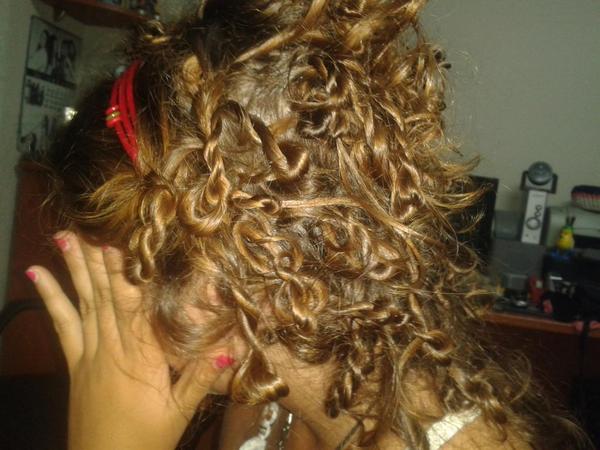 nerearevi's tweet photo. Sesión de peluqueria @martitammerino @marina8_8 :) http://t.co/H05lOzu9S4