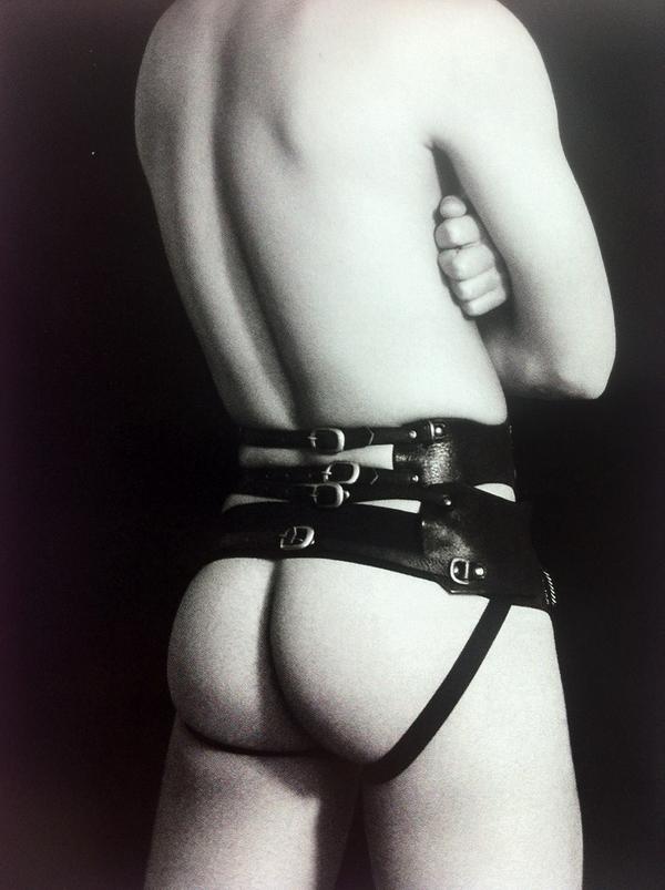 olendeckhaus's tweet photo. #BDSM #HOMOEROTICISM #LEATHER http://t.co/lu9NU2FocM