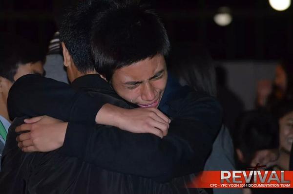 joyyragaza's tweet photo. Awww, Christian!! 😭😭💖 http://t.co/bvX8ARfUFT