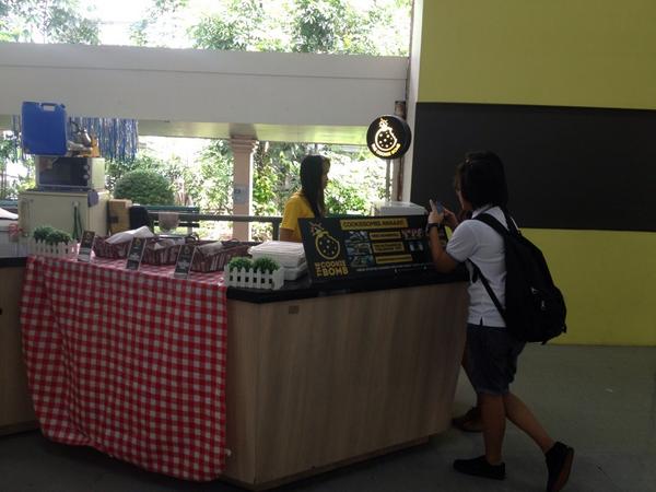TheCookieBomb's tweet photo. We are back in DLSU Animo BIZ just for today! Catch the explosive cookie goodness while supplies last! http://t.co/yaprRRatC4