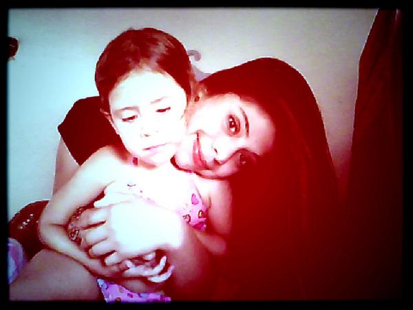 Agus45Dai's tweet photo. ella? ella es mi ahijadita, te amo hermosa  ♡  ♡  ♡ http://t.co/B2gXVVOTre