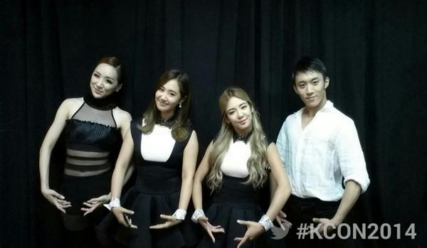 [PIC][07-08-2014]SNSD khởi hành đi LA để tham dự "KCON 2014" vào hôm nay - Page 11 BuuJgPmCIAAR1nI