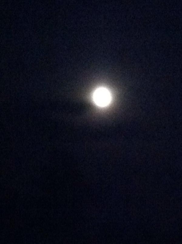 NoonerShannon's tweet photo. #HuffPostSupermoon http://t.co/EoV3DyB7xa
