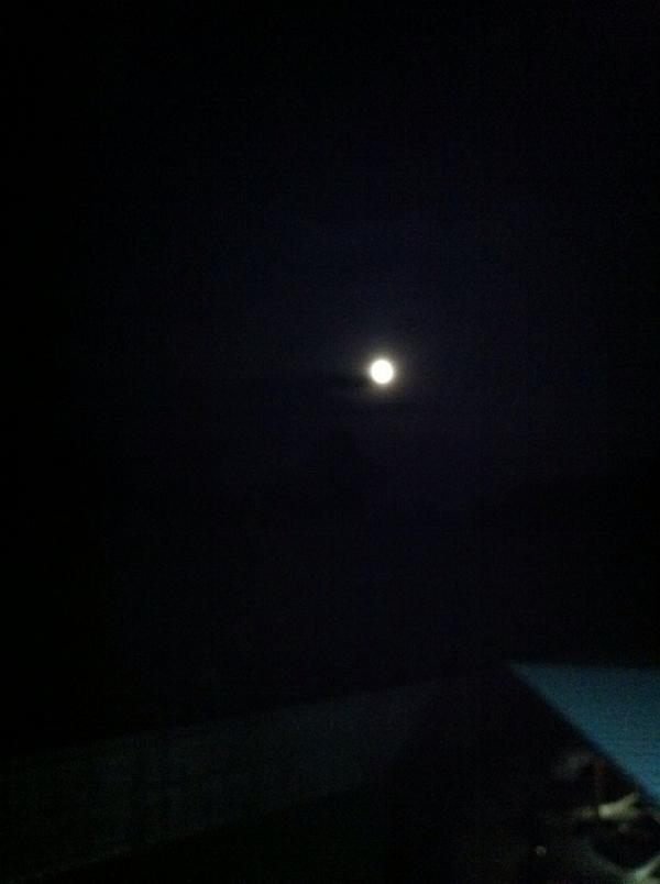 NoonerShannon's tweet photo. #HuffPostSupermoon http://t.co/EoV3DyB7xa