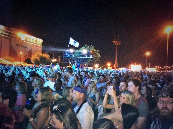 myriadgardens's tweet photo. Magical night Bricktown #visitokc RT @Bricktown411: Bricktown you look so good #JakeJam2014 @933JAKEFM @BricktownOKC http://t.co/t08RIe914n"