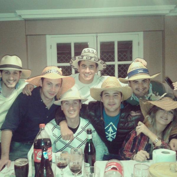 Sombreritus!!!!!@tuchojimenez <a href="/Arq_MaxiS/">Maximiliano Saluzzi</a> <a href="/javierlf88/">javier</a> <a href="/mariisalomon/">Mariii .</a>