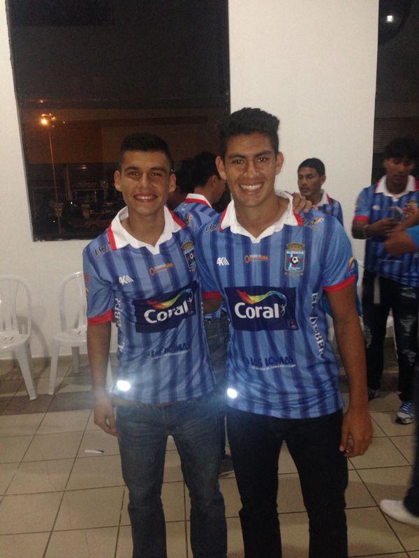 moisesva9807's tweet photo. #Presentacion #Acade🔵⚪ http://t.co/75oOmYZMtQ