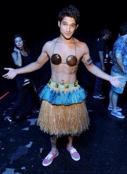 Hemmingsinhoo's tweet image. marry me