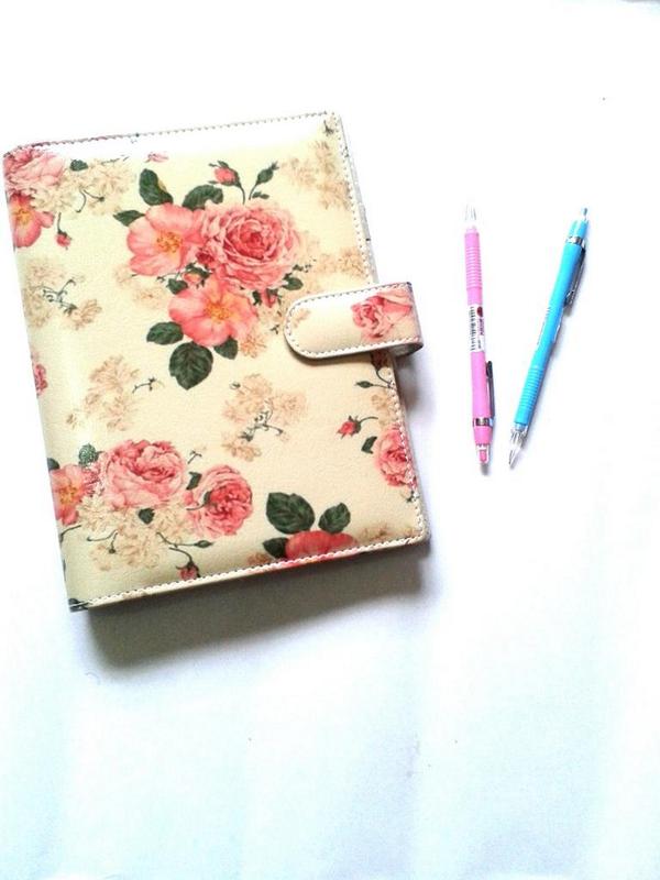 ShopOrdinary's tweet image. BINDER Flower Cream20R 65rb 26R 70rb. Line : ShopOrdinary @iklan_klaten @iklanbekasi @OtomatisIklan @IklanOnlineShop