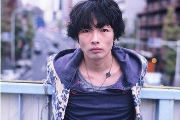 E子 Auf Twitter 憂いを帯びた瞳に白い肌 底知れない影が色気になっている男性を表す シックボーイ という言葉があります 個人的なシックボーイ邦画俳優四天王は 綾野剛 染谷将太 松田龍平 森山未來です Http T Co Obtpi7pkjy