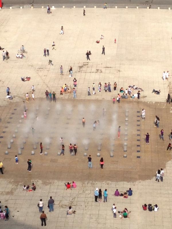 No es lo mismo un baño de pueblo... Que el pueblo dandose un baño...