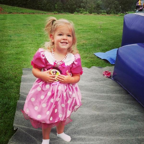 katielovesnemo's tweet photo. Evies second birthday! http://t.co/mI4SNxx3cf