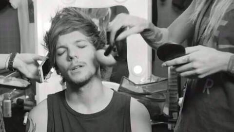 wanderIustommo's tweet photo. "One Direction won 10/10 tcas"
the whole fandom be like: http://t.co/5Tx3sPYtak