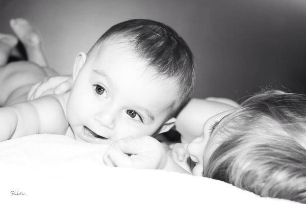 SlinPhoto's tweet photo. Commençons par le commencement! À moi d apprendre les rudiments de la vie sur tweeter!#photography #gabrielleetréjane http://t.co/PF06SPA2J2