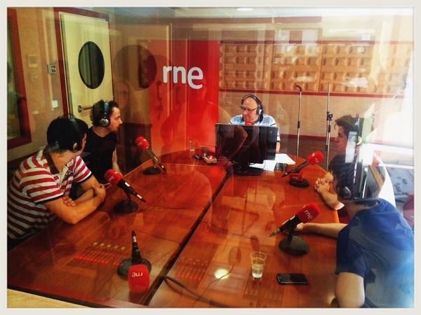 LasMananas_rne's tweet photo. "Tenemos la teoría de que cualquier tipo de canción puede ser adaptada a nuestras cuatro voces" @melomans4 http://t.co/PdJW1rcABQ