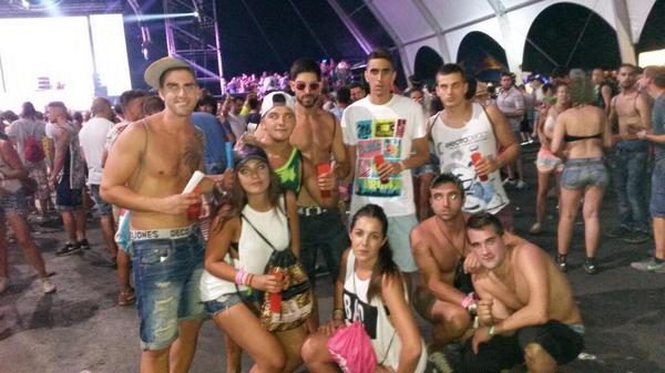 sofia19colado's tweet photo. Dias en mojacar y @DreambeachFest perfectoss!! Ahora toca gandia niñasssss http://t.co/DTQtChp5QY