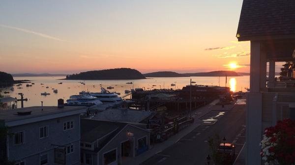 RogerMathewsNJ's tweet photo. Got up while the family sleeps to watch the earliest sunrise in the United States. #BarBarbor http://t.co/OTNXYKXjdb