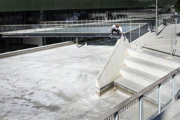 redbull's tweet image. Seizing the moment: Mark Frolich cops a gnarly #skate spot! win.gs/VbxPzG