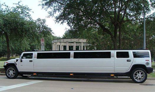 MotomaxIndia's tweet photo. If you had to describe this Hummer Limousine in one word, what would it be? http://t.co/uRi6CxJJ8x